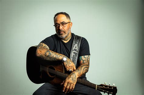 Aaron Lewis .